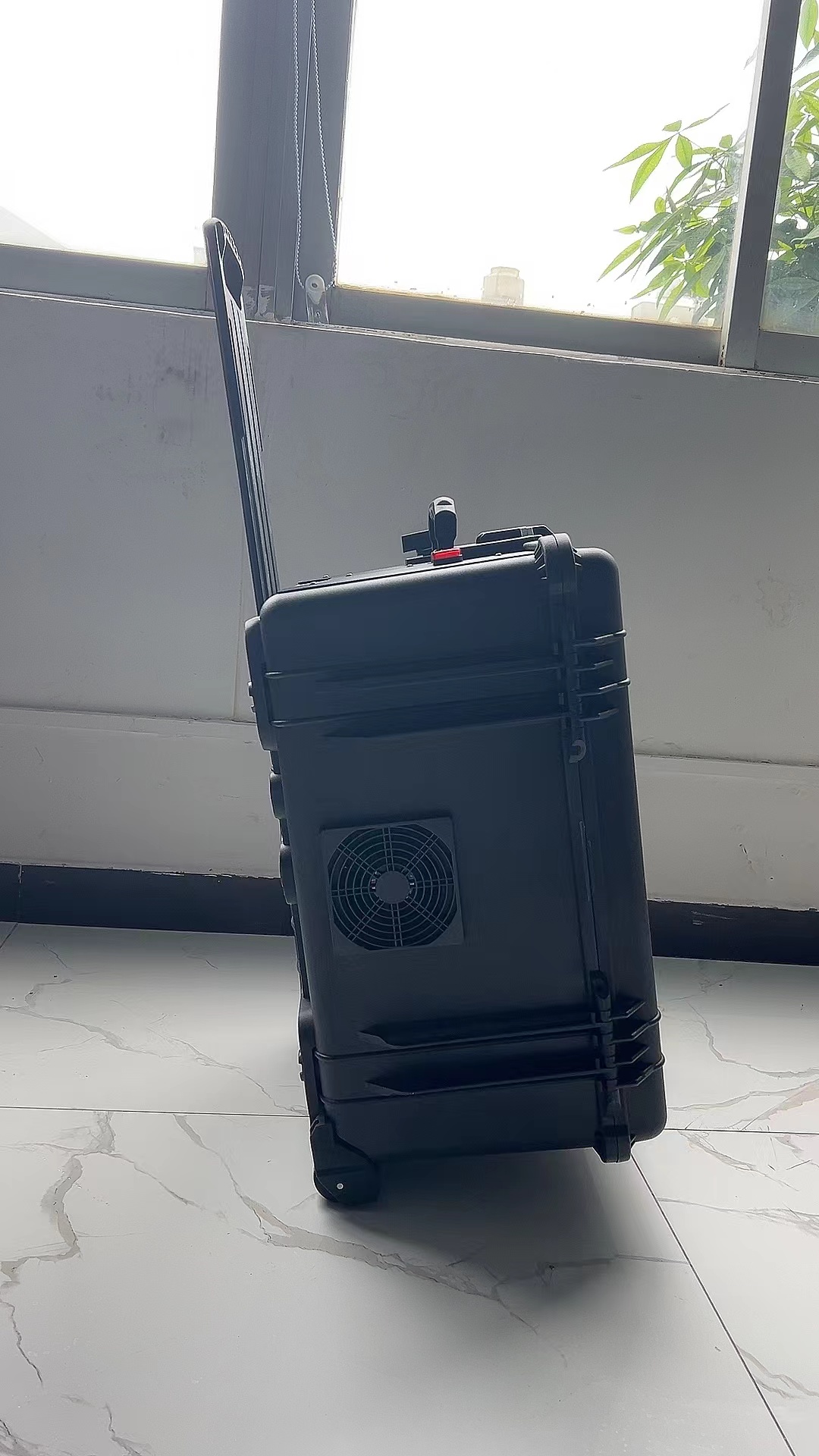 莫力达瓦手拉箱型移动通信干扰器